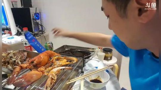 我本善良72发布了一个斗鱼视频2018-07-16