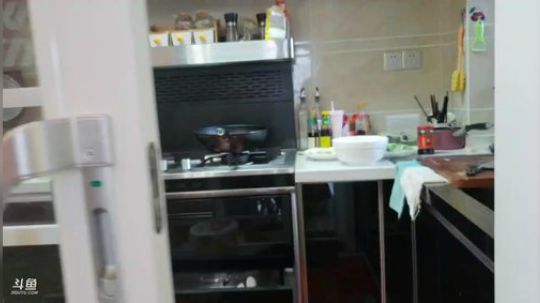 热恋中的情侣一天怎样过？？ 2018-07-24 18点场