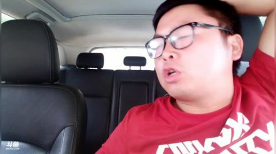 热恋中的情侣一天是怎样过得？？ 2018-07-24 10点场