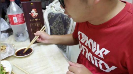 热恋中的情侣一天怎样过？？ 2018-07-24 19点场