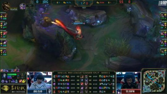 我在斗鱼看英雄联盟官方赛事直播英雄联盟