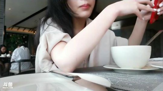 李雨潼_【直播时刻】绝地深夜点歌台hahahahah 20180516 02点场_斗鱼