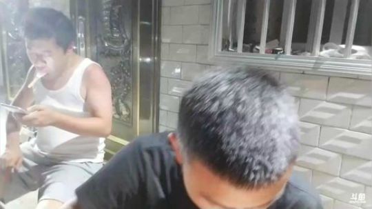 冥皇搬砖哥做饭给我们吃。 2018-07-31 23点场