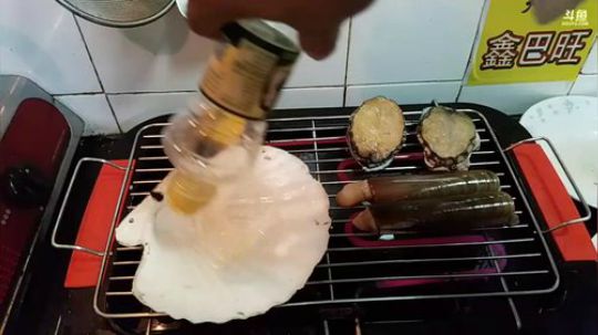 我在斗鱼看鬼豪户外直播美食