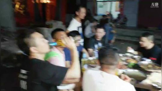 大家相聚龙潭河。 2018-08-03 21点场