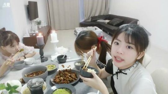 哦？？？？叶知秋嘛！！！呵！90935！呵！