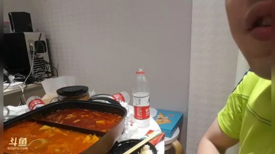 我在斗鱼看小主播无尽直播美食