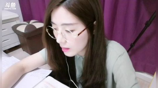 娜娜：又到了法语学习时间啦~请大家监督我 2018-08-09 21点场