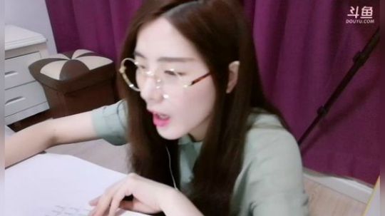 娜娜：又到了法语学习时间啦~请大家监督我 2018-08-09 19点场