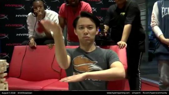 用瞬狱杀的速度抽积木可不可以!Tokido上节目玩叠叠乐!