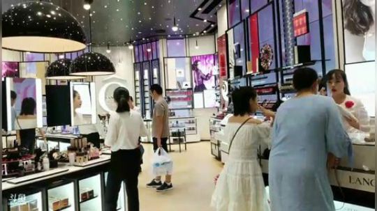 黑板君爱喝酸奶发布了一个斗鱼视频2018-08-12