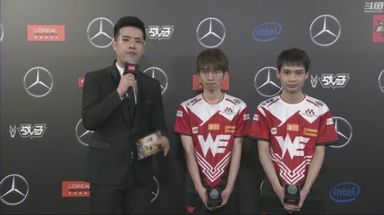 我在斗鱼看英雄联盟官方赛事直播英雄联盟