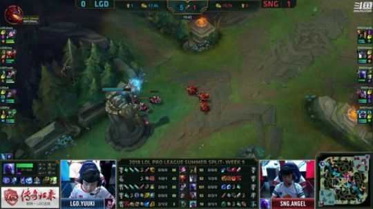 我在斗鱼看英雄联盟官方赛事直播英雄联盟