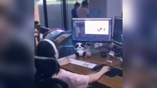 小姐姐手速惊人!上班凭本事摸鱼老板丝毫没有察觉!