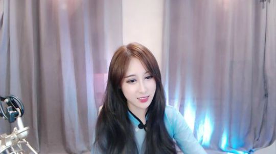 小果汁hyr_在姐姐家 不唱歌啦 2018-03-30 15点场_斗鱼视频 - 最6的