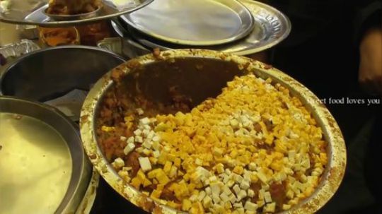 印度街头美食咖喱薄饼，超便宜的午餐一份12卢布=1.13人