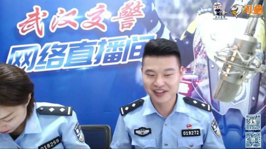 《阿sir说路》这样做会让你变成马路杀手 2018-08-17 17点场