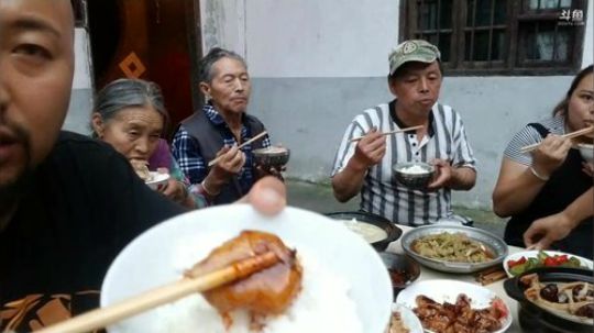 为金婚老人做饭 2018-08-17 19点场