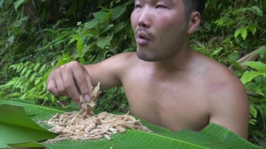 【吃到吐系列】眯眯眼的吃播——猪皮干