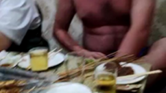 喝完酒，走大街上看你不得劲儿，就找毛病儿打你！这就是我现实生