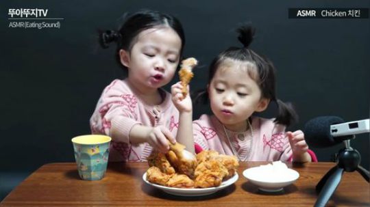 【吃播】韩国双胞胎萌萌姐妹炸鸡吃播