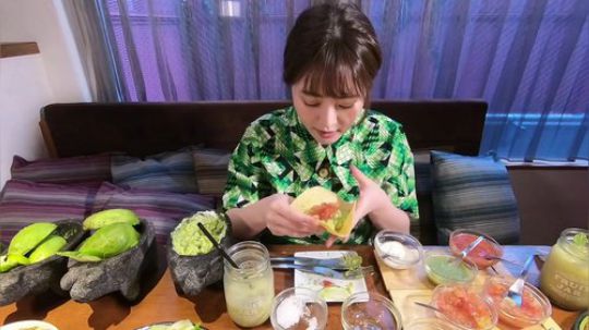 【谷亚沙子】自助餐  有点墨迹。。。。。