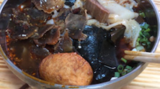 带儿子吃东西，晚点回来。[大笑][大笑]