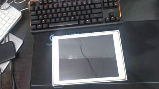 斗鱼官方中奖iPad到货开箱-主播烈火