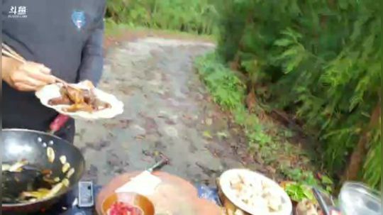 高山人家乡民的晚餐 2018-08-31 17点场