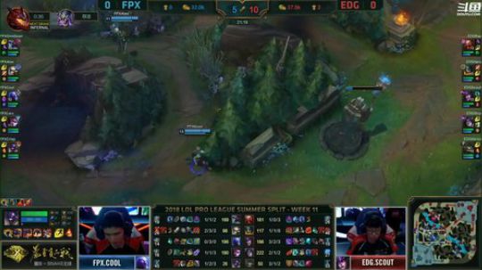 我在斗鱼看英雄联盟官方赛事直播英雄联盟