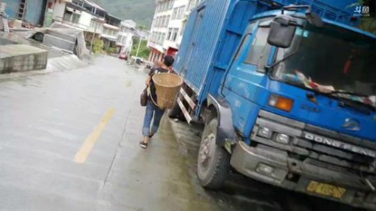 今天我家搬包谷(≧ω≦)/ 2018-09-05 18点场