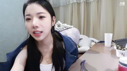 心宽则灵_偶像韩国lyn神的动听歌声_斗鱼视频 - 最6的弹幕视频网站