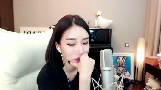 短发女孩儿 2018-09-09 22点场