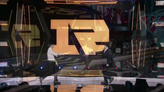 liyunanhj发布了一个斗鱼视频2018-09-10