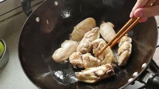 【可乐鸡翅】肥宅快乐水焖的鸡翅竟然好吃得要命！