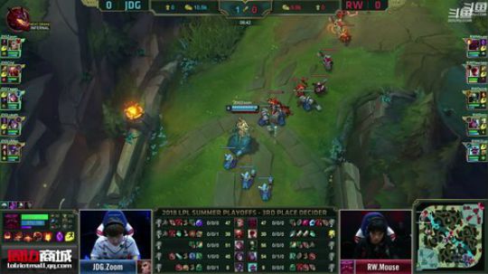 我在斗鱼看英雄联盟官方赛事直播英雄联盟