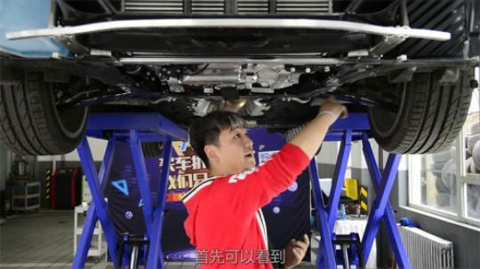 看完宝马新1系的底盘， 发现这是个简易平台！