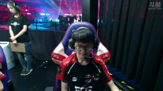 S8预选赛斗鱼解说台-JDGvsEDG第3场