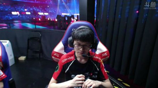 S8预选赛斗鱼解说台-JDGvsEDG第1场