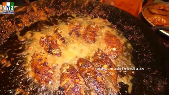 【印度美食】号称一天能卖10000条的炸鱼，印度海得拉巴街头