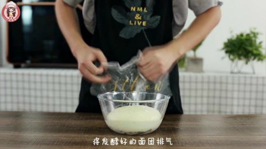 小时候最爱的肉松面包丨好吃到流泪的「肉松面包」，小朋友的最爱
