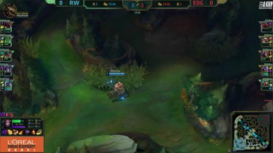 我在斗鱼看英雄联盟官方赛事直播英雄联盟