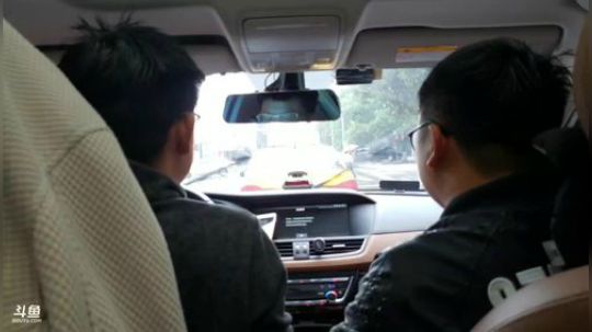 县城接陈哥送小乐。 2018-09-25 12点场