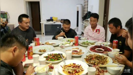 县城接陈哥送小乐。 2018-09-25 17点场