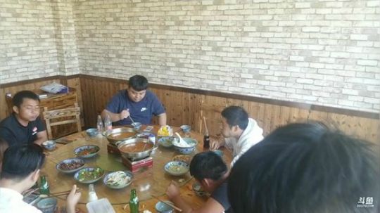 吃点东西水下摸鱼。 2018-09-29 13点场