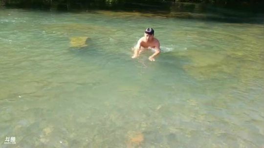 吃点东西水下摸鱼。 2018-09-29 13点场