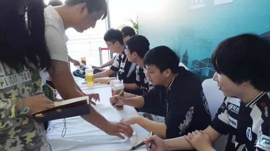 wesg现场 女主播又来了 2018-10-02 14点场