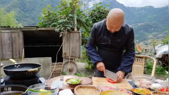 今天上山做饭啦(≧ω≦)/ 2018-10-03 14点场