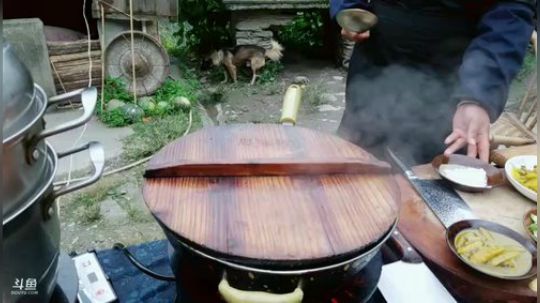 今天上山做饭啦(≧ω≦)/ 2018-10-03 16点场