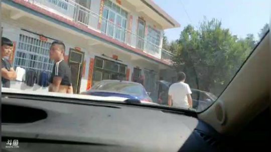 航拍水下摸鱼。 2018-10-04 12点场